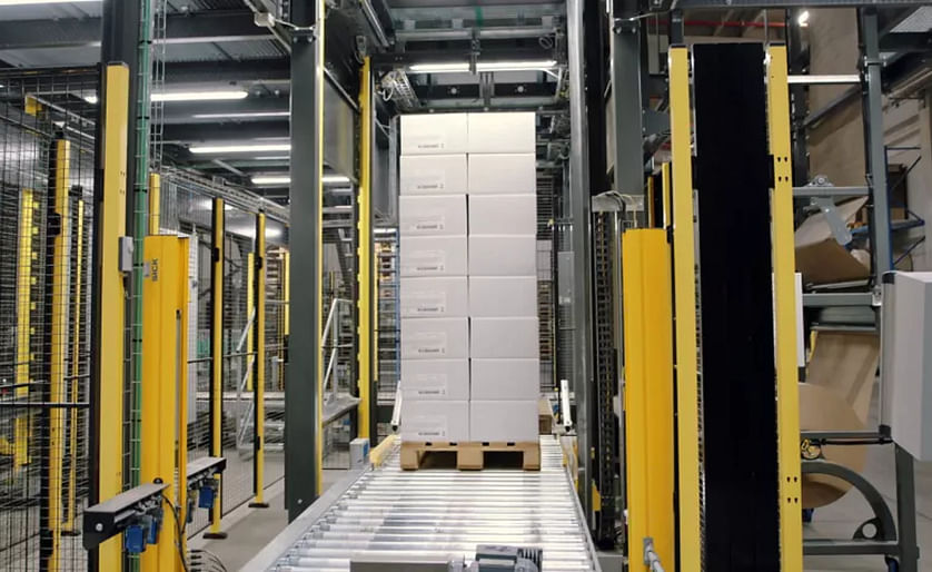 Palletiser and pallet wrapper do their job quickly outside the freezer